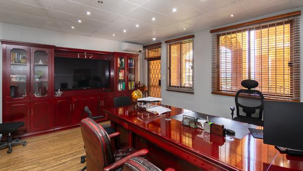 169 m² Commercial space
