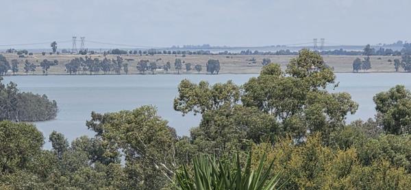 1 050 m² Land