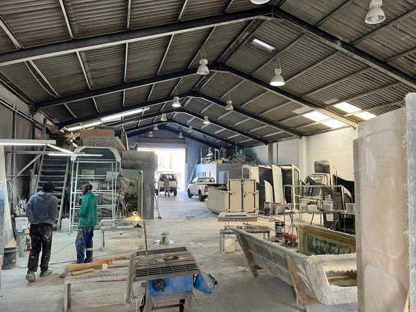 586 m² Industrial space