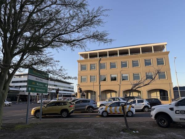 472 m² Office Space