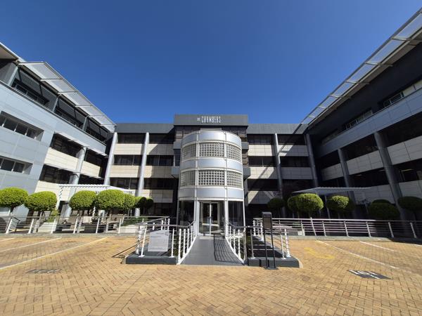 898 m² Commercial space