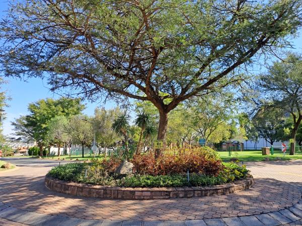 1 837 m² Land