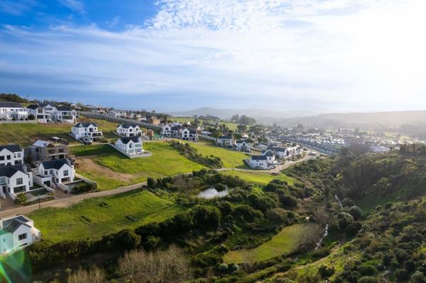 588 m² Land