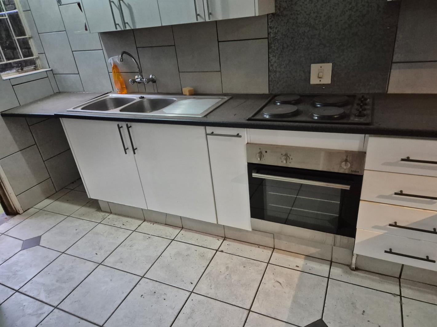 Apartment in Thembisa, Birch Acres, Ekurhuleni Ward 13 - More