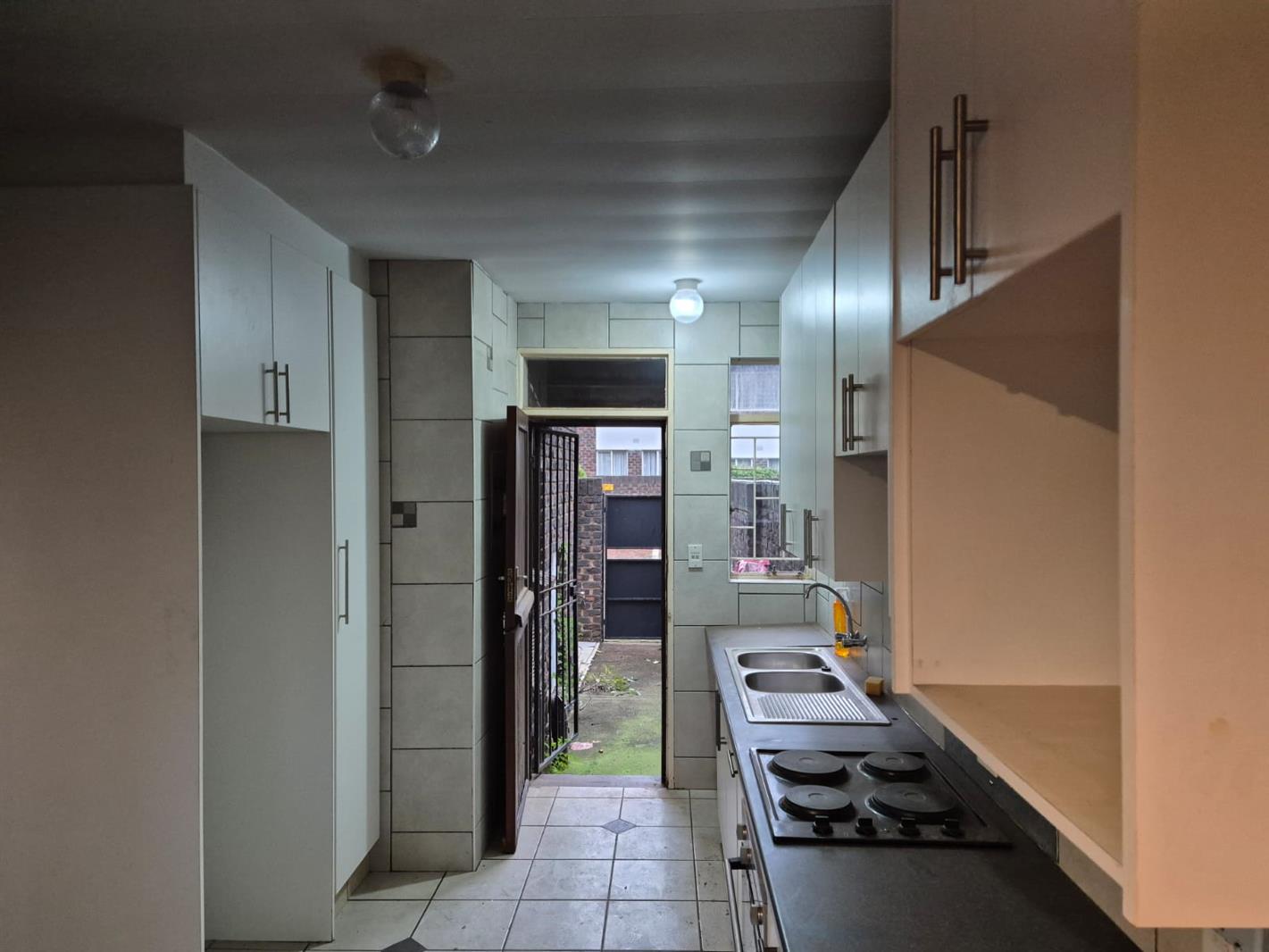 Apartment in Thembisa, Birch Acres, Ekurhuleni Ward 13 - View 5
