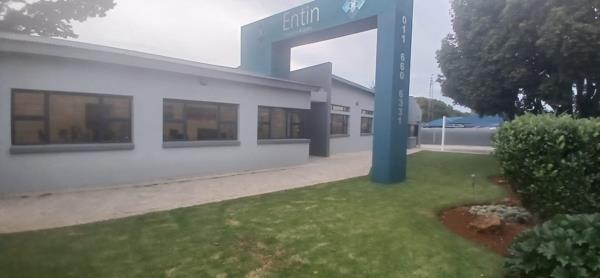 240 m² Commercial space