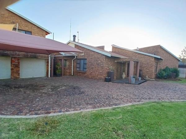 8 Bedroom House