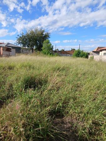 370 m² Land