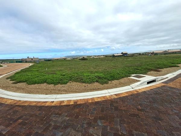 684 m² Land