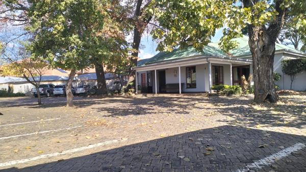 985 m² Commercial space