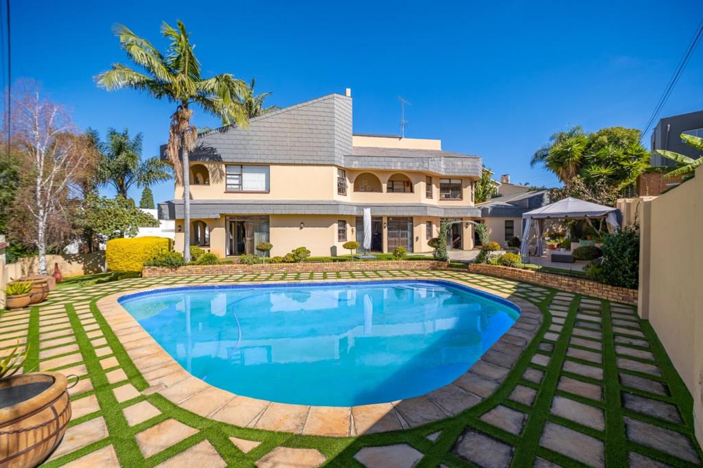 5 Bedroom House