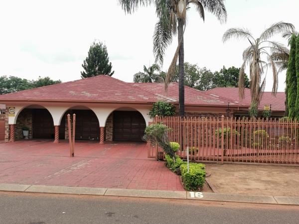 6 Bedroom House