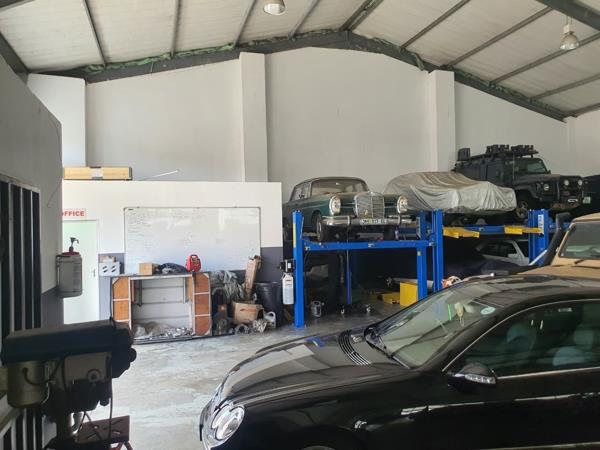 310 m² Commercial space