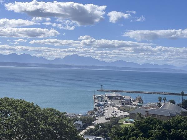 821 m² Land