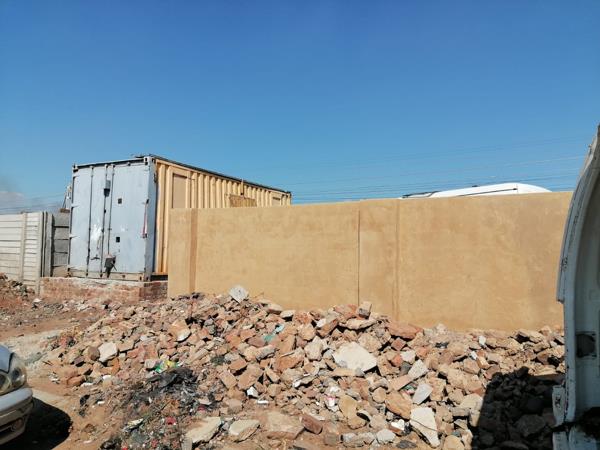 300 m² Land