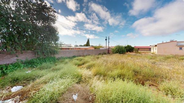 683 m² Land