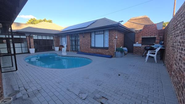 6 Bedroom House