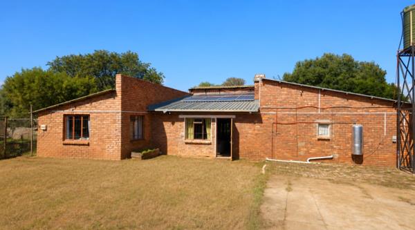 4.6 ha Smallholding
