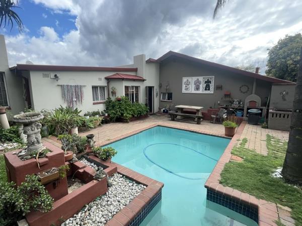 6 Bedroom House
