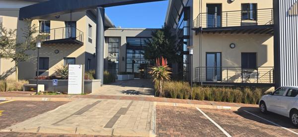 1 736 m² Commercial space