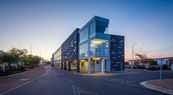 3 000 m² Commercial space