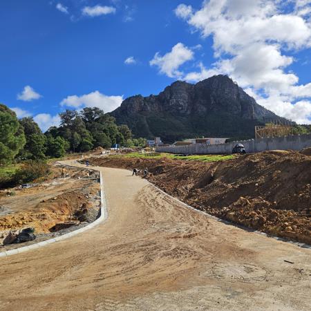 785 m² Land