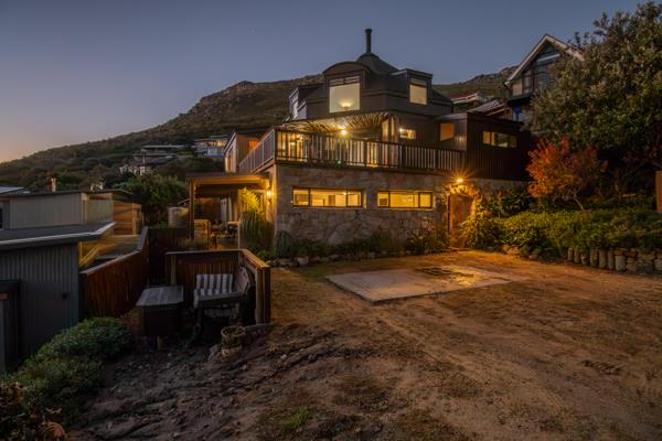 6 Bedroom House