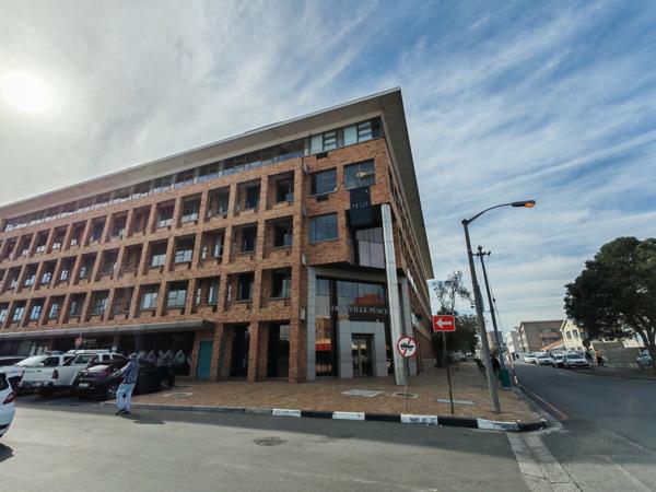 1 043 m² Commercial space