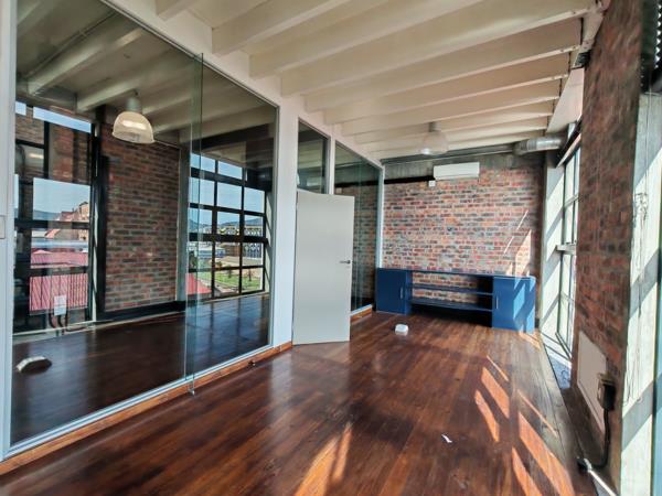 303 m² Commercial space
