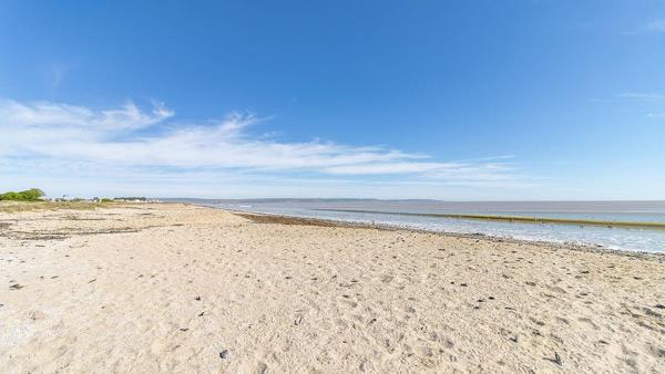 561 m² Land