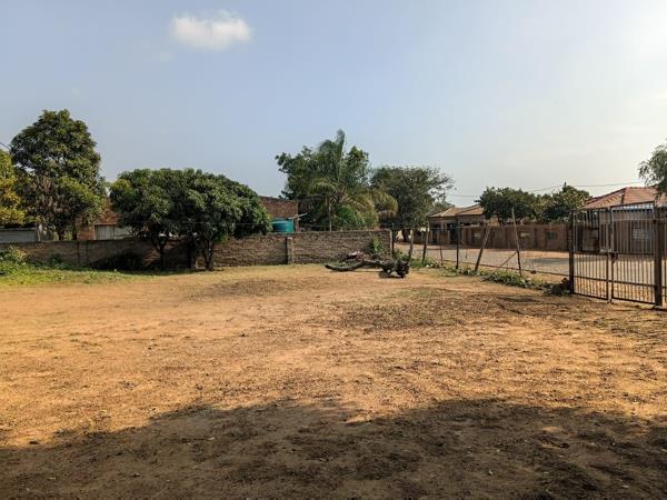 600 m² Land