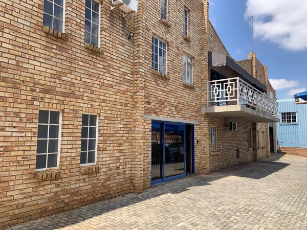 700 m² Commercial space