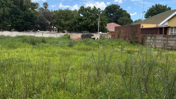 700 m² Land