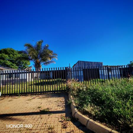 2 392 m² Land