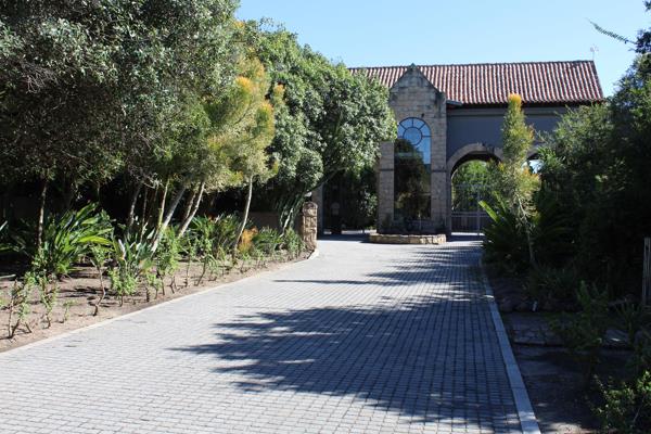 834 m² Land