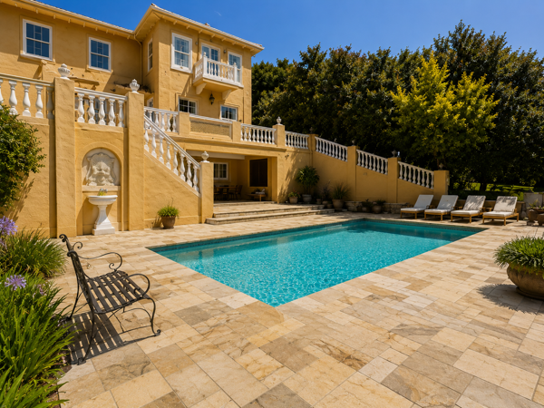 6 Bedroom House