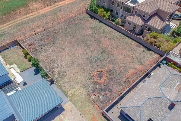 831 m² Land