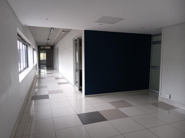 1 012 m² Commercial space
