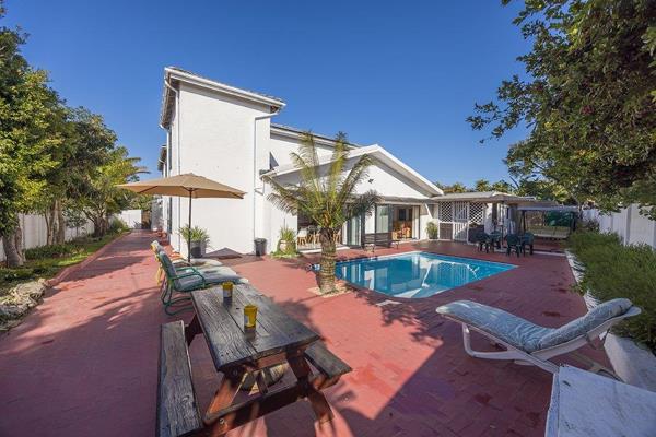 10 Bedroom House