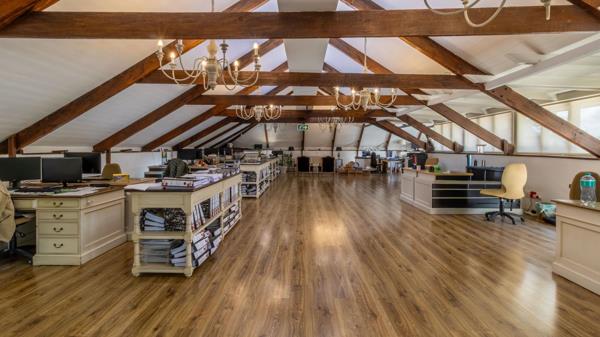 242 m² Office Space