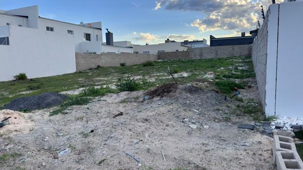 550 m² Land
