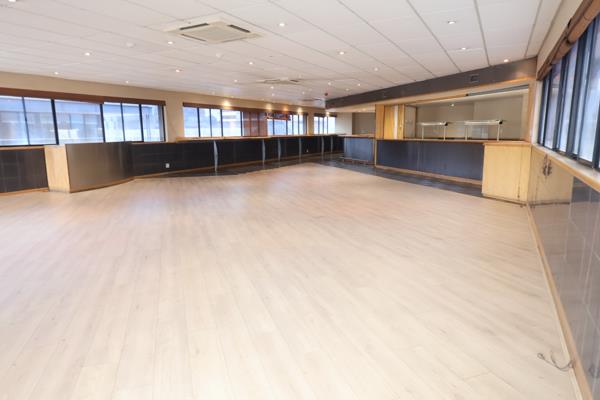 323 m² Commercial space