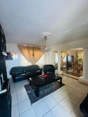6 Bedroom House