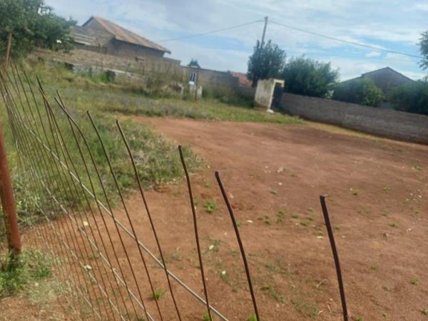 800 m² Land