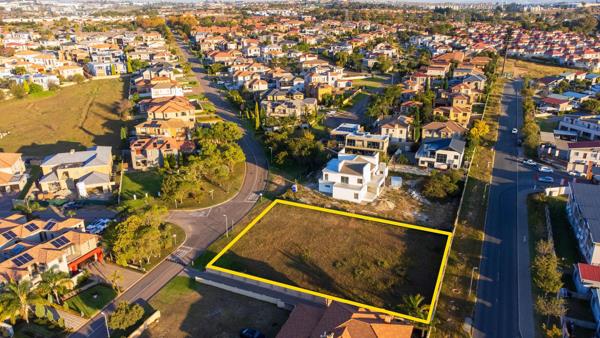 1 600 m² Land