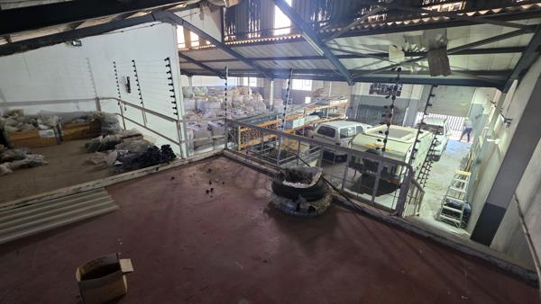 594 m² Industrial space