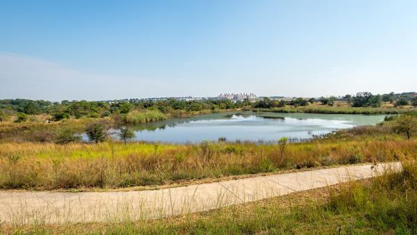 600 m² Land