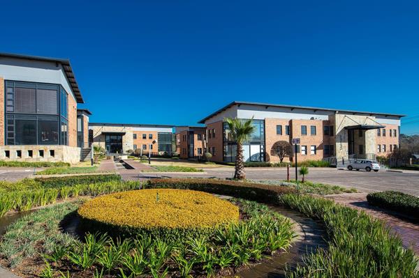 939 m² Commercial space