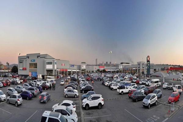 472 m² Retail Space