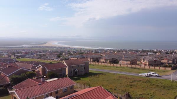 600 m² Land